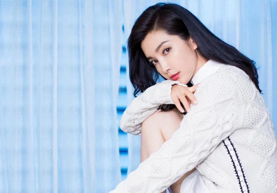 Lý Băng Băng tuổi U50: Vẫn trẻ như gái đôi mươi, bạn trai kém 16 tuổi-5
