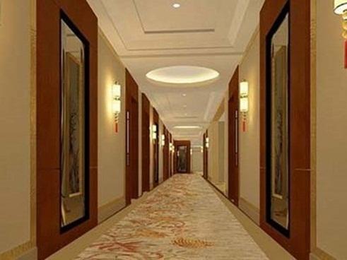 Đừng bao giờ ở phòng khách sạn cuối hành lang: Sự thật khiến bạn rắc rối