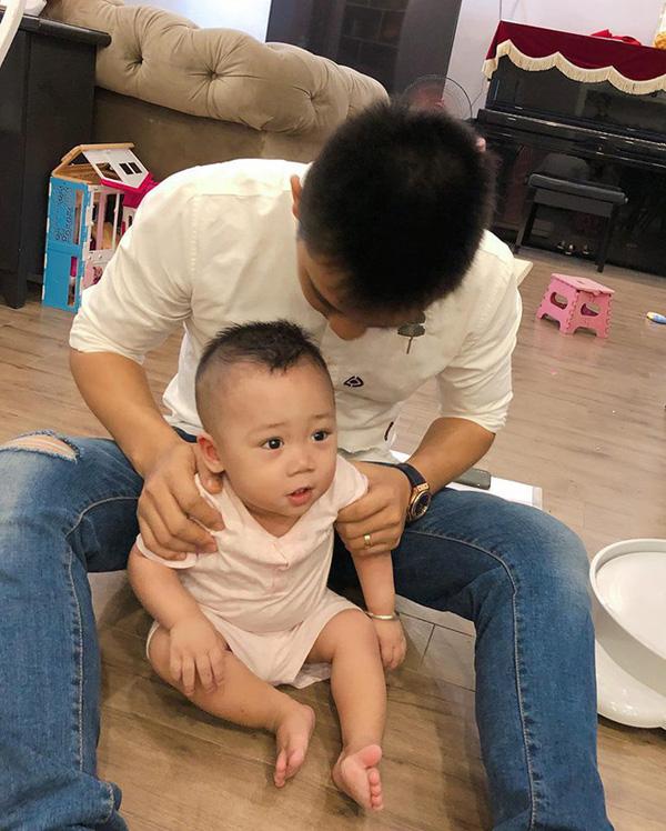 Ở với Hằng Túi, con trai Bella ngày càng bụ bẫm, được dùng xe đẩy nhập khẩu-6