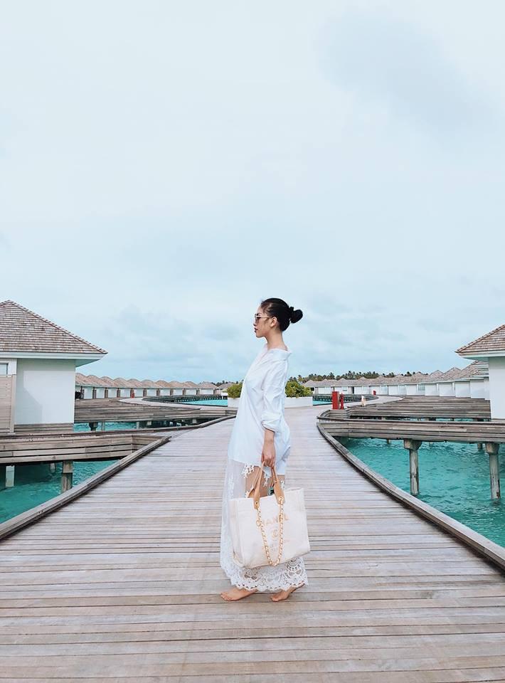 Kỉ niệm 1 năm ngày cưới, vợ chồng anh trai ca sĩ Bảo Thy chơi lớn khi quyết định cùng con gái gần 1 tuổi du lịch Maldives-7