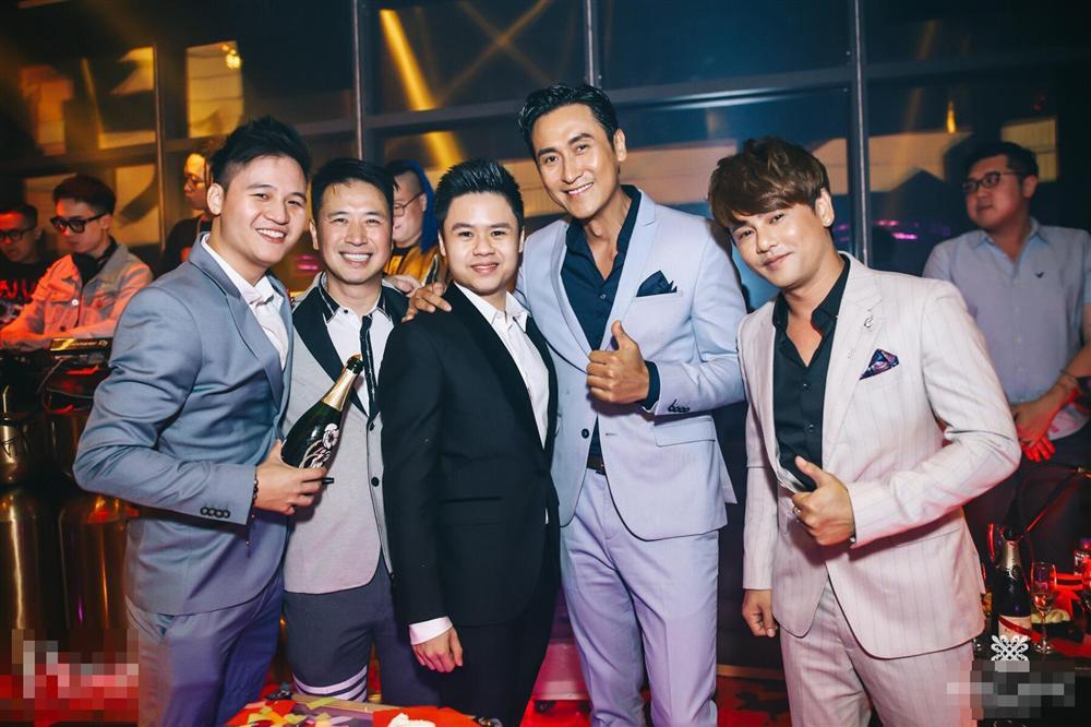 Có ai lầy hơn đôi bạn cùng tiến Kiều Trinh - Trang Hý: Rủ nhau mặc Pijama ra sân bay nhưng vẫn thấy vậy là hay-8