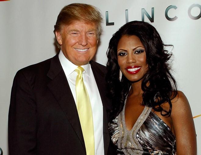 Có gì trong sách của nữ tác giả bị Trump gọi là con chó?-2