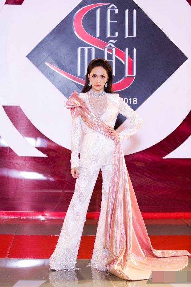 Hồ Ngọc Hà lộ bụng mỡ - HHen Niê xấu từ đầu đến chân lọt TOP MẶC THẢM HỌA tuần qua-2