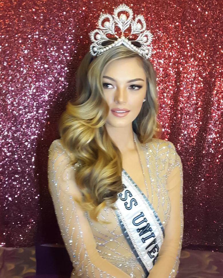 Nhan sắc khuynh thành của đại mỹ nhân vừa thắng giải Hoa hậu của các hoa hậu 2017-5