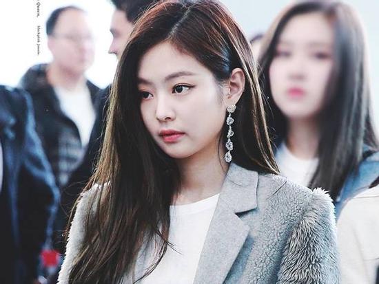 Biến sân bay thành sàn catwalk, Black Pink Jennie khiến cư dân mạng 'phát cuồng' vì quá đẹp