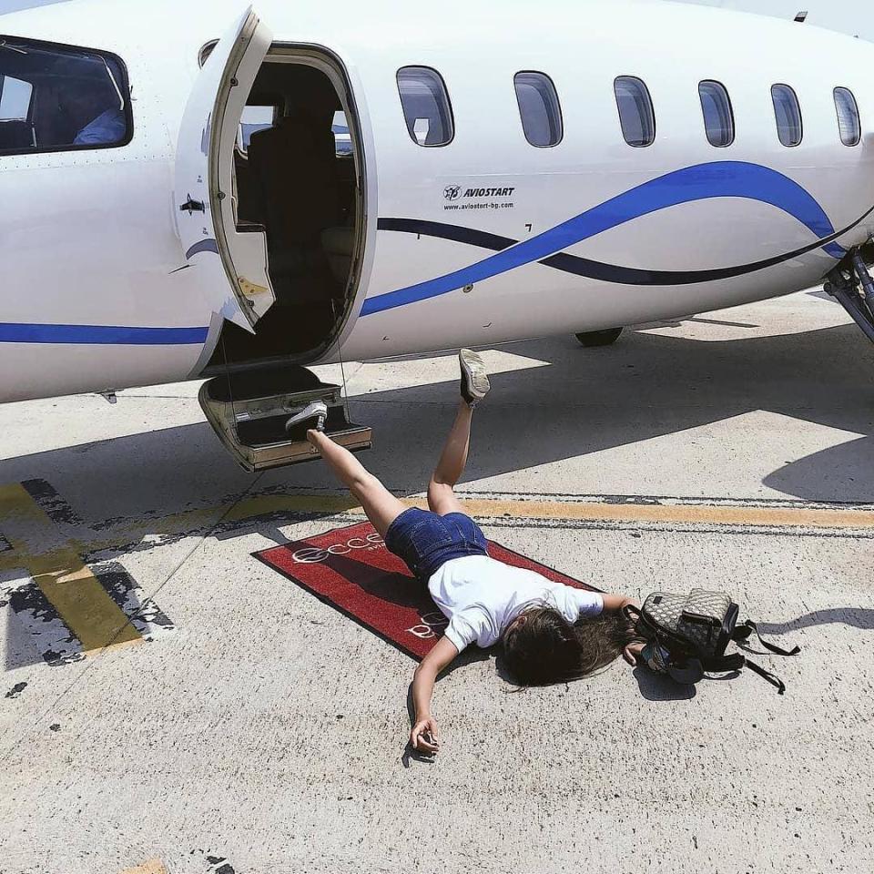 Hội con nhà giàu tích cực lăng xê mốt chụp ảnh ngã sấp mặt khiến dân tình cười muốn xỉu-4