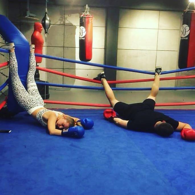 Hội con nhà giàu tích cực lăng xê mốt chụp ảnh ngã sấp mặt khiến dân tình cười muốn xỉu-13