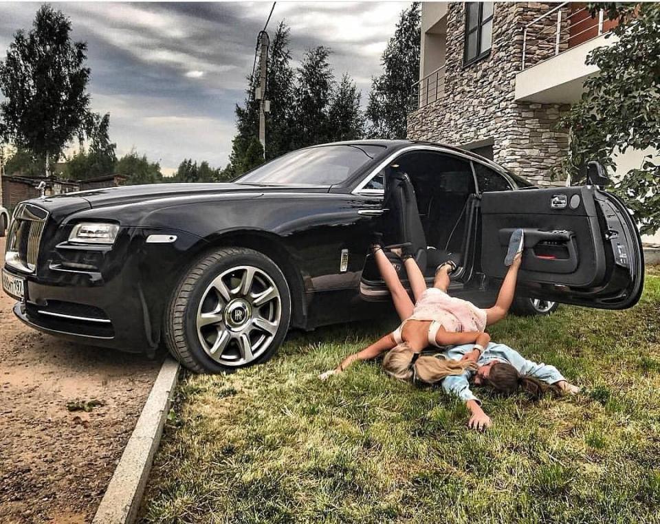 Hội con nhà giàu tích cực lăng xê mốt chụp ảnh ngã sấp mặt khiến dân tình cười muốn xỉu-10