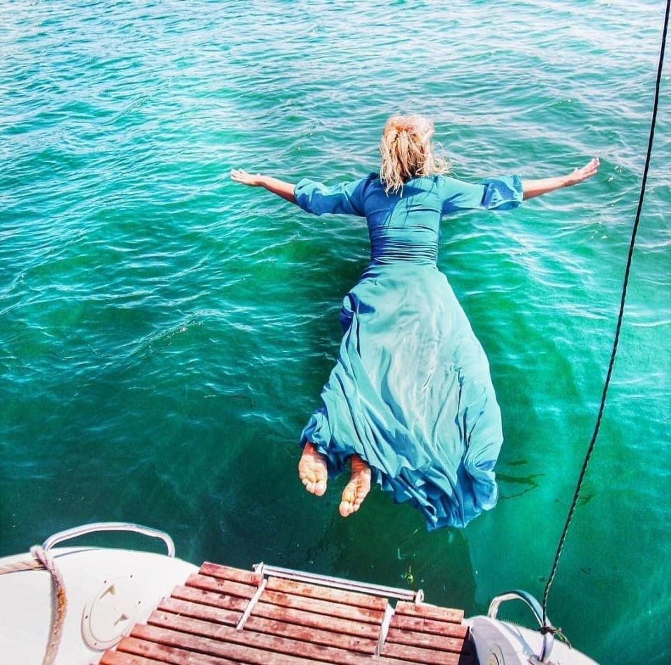 Hội con nhà giàu tích cực lăng xê mốt chụp ảnh ngã sấp mặt khiến dân tình cười muốn xỉu-12