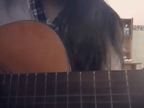 Che mặt khoe giọng hát cực hay, cô gái khiến người nghe truy tìm bằng được link Facebook Che mặt khoe giọng hát cực hay, cô gái khiến người nghe truy tìm bằng được link Facebook