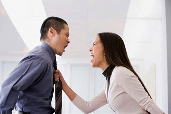 Dựng tóc gáy vì các cơn cuồng ghen của vợ-1