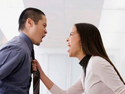 Dựng tóc gáy vì các cơn cuồng ghen của vợ