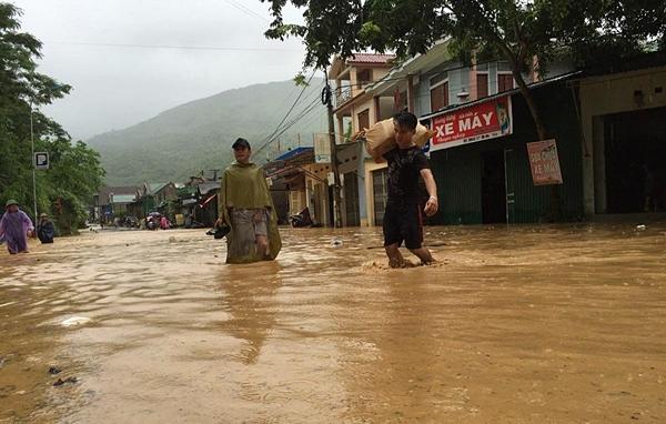 Chạy lũ xuyên đêm, 5 người chết ở Nghệ An-1