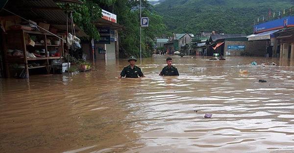 Chạy lũ xuyên đêm, 5 người chết ở Nghệ An-7