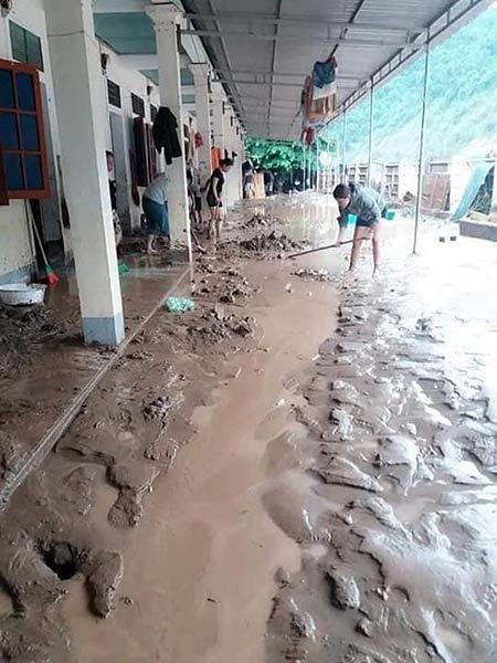 Chạy lũ xuyên đêm, 5 người chết ở Nghệ An-10