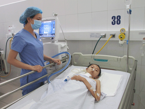 Chủ tịch Đà Nẵng gửi thư tới người mẹ thở máy giành sự sống cho con-1