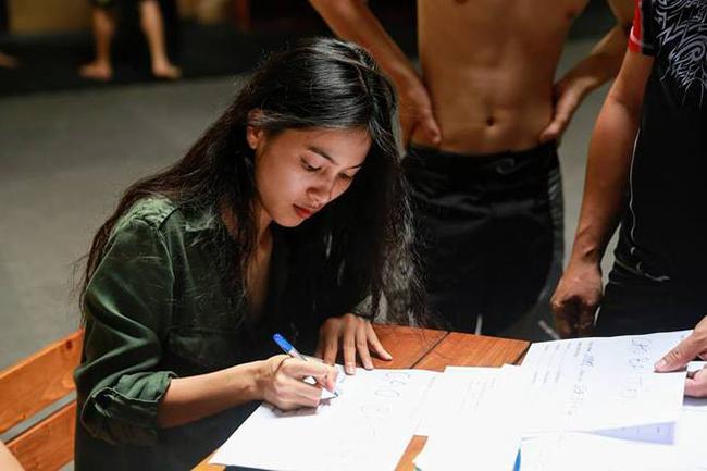 Chân dung bạn gái đẹp tựa hotgirl kém Johnny Trí Nguyễn 15 tuổi khiến nam tài tử say như điếu đổ-11