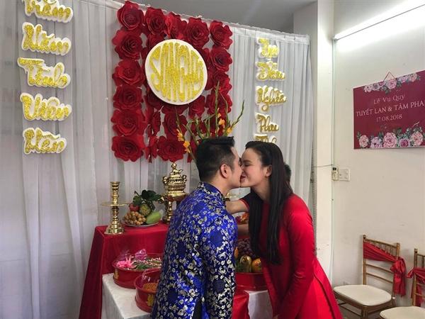 Cô dâu Tuyết Lan trao nụ hôn ngọt ngào thay ngàn lời yêu thương dành cho người đàn ông của đời mình-2