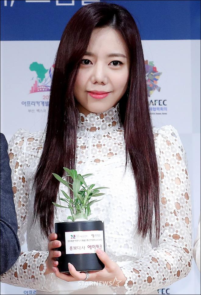 Bà xã Bae Yong Joon bị chỉ trích khi đăng ảnh cùng con trai-2