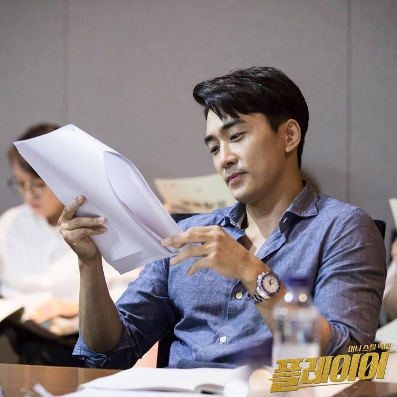 Bà xã Bae Yong Joon bị chỉ trích khi đăng ảnh cùng con trai-8