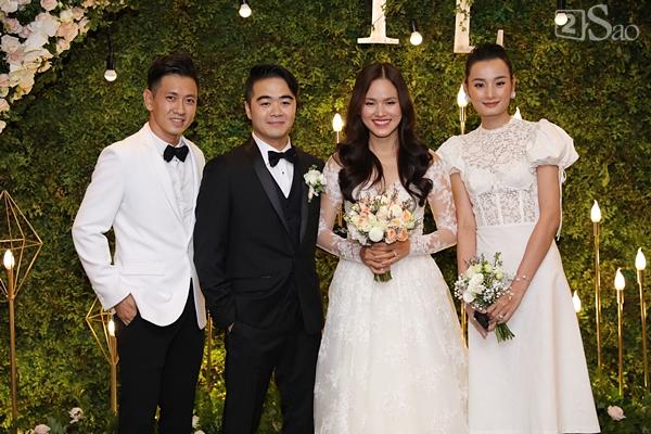 Cô dâu Tuyết Lan xuất hiện lộng lẫy cùng chồng-5