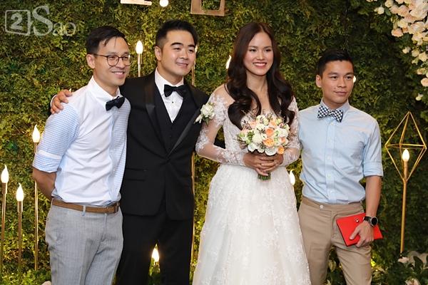 Người mẫu đình đám một thời Bảo Hòa đến chúc mừng Tuyết Lan-5