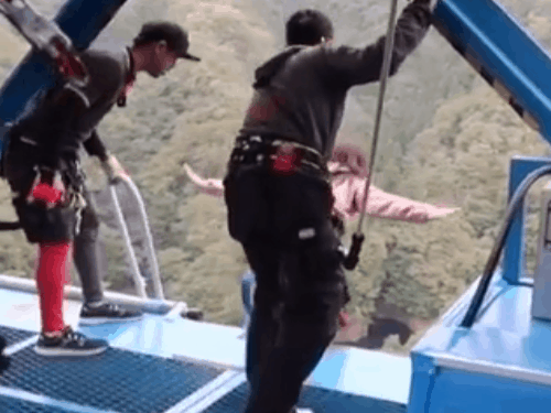 Bạn có dám thử tàu lượn siêu tốc đôi bằng gỗ ở Trung Quốc?-1