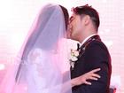 Cô dâu Tuyết Lan trao nụ hôn ngọt ngào thay ngàn lời yêu thương dành cho người đàn ông của đời mình