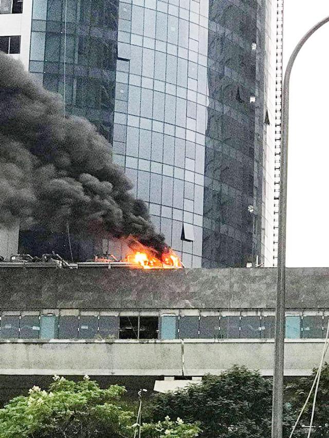 Hà Nội: Cháy công trình trên đường Cầu Giấy, khói bốc cao chục mét-4