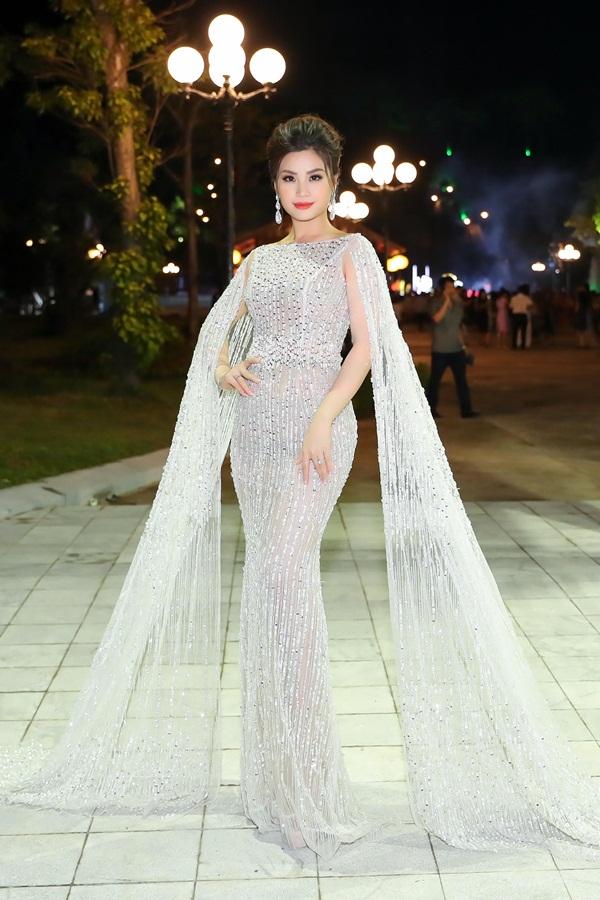 Gừng càng già càng cay, dàn Hoa hậu Việt Nam ở ẩn bất ngờ tái xuất lộng lẫy không kém cạnh đàn em-13