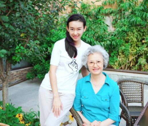 Bạch Cốt Tinh Tây du ký 1986 tóc bạc trắng, ở ẩn tuổi già-1