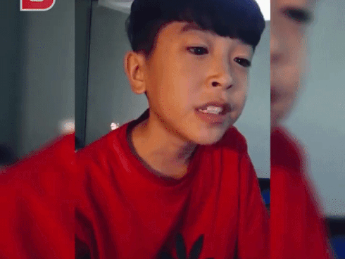 Cậu nhóc được mệnh danh đối thủ của Mason ngày càng điển trai-9