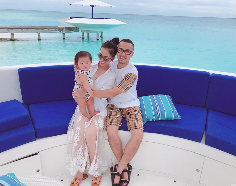 Mừng lấy lại Facebook sau thời gian đóng cửa, gái 2 con Huyền Baby khoe triệt để vòng 3 cực gợi cảm-3