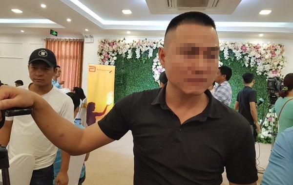 Nam thanh niên mắc quai bị, bác sĩ phải dùng kính hiển vi bắt từng tinh trùng-1