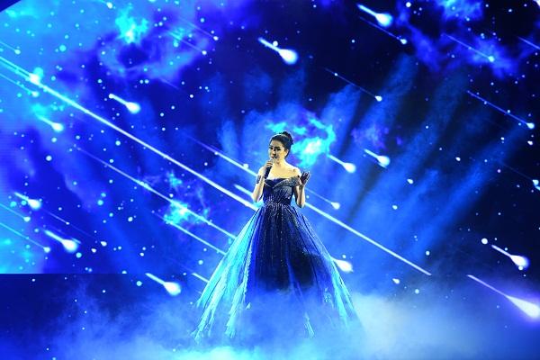 Cất giọng oanh vàng dày như một tảng băng, hoa hậu Nguyễn Thị Huyền gây sửng sốt vì hát quá hay-1