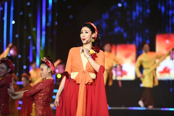 Cất giọng oanh vàng dày như một tảng băng, hoa hậu Nguyễn Thị Huyền gây sửng sốt vì hát quá hay-8