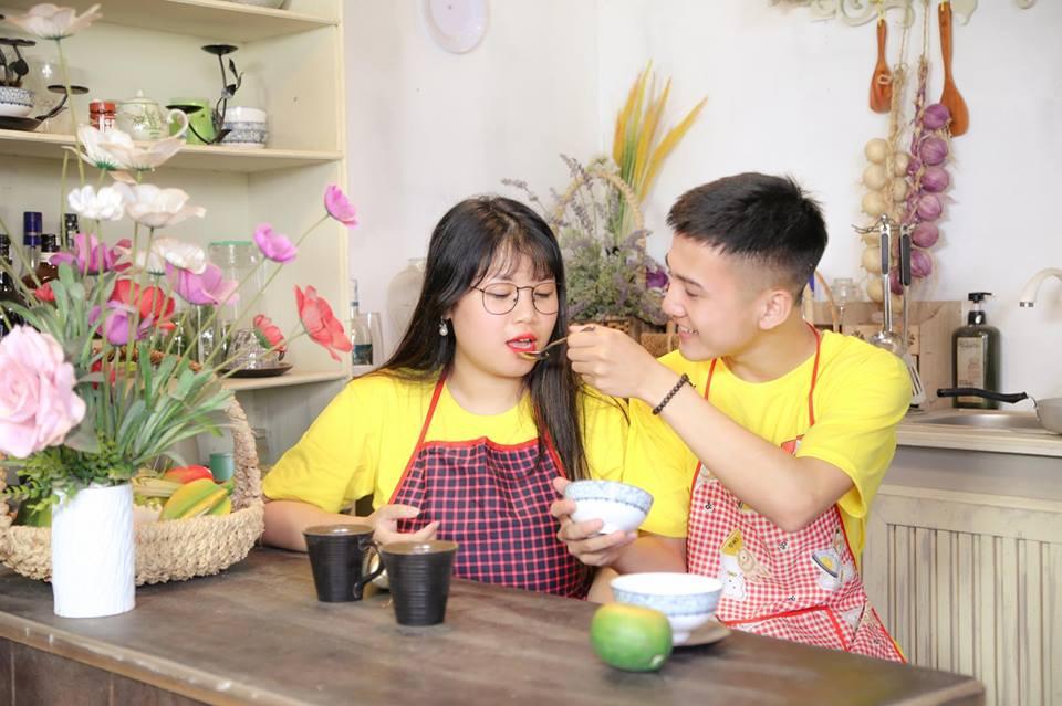 Đăng ảnh cực tình tứ cùng bạn trai, nữ sinh có vòng 1 khủng ở Hải Dương khiến cộng đồng mạng nóng mắt-2