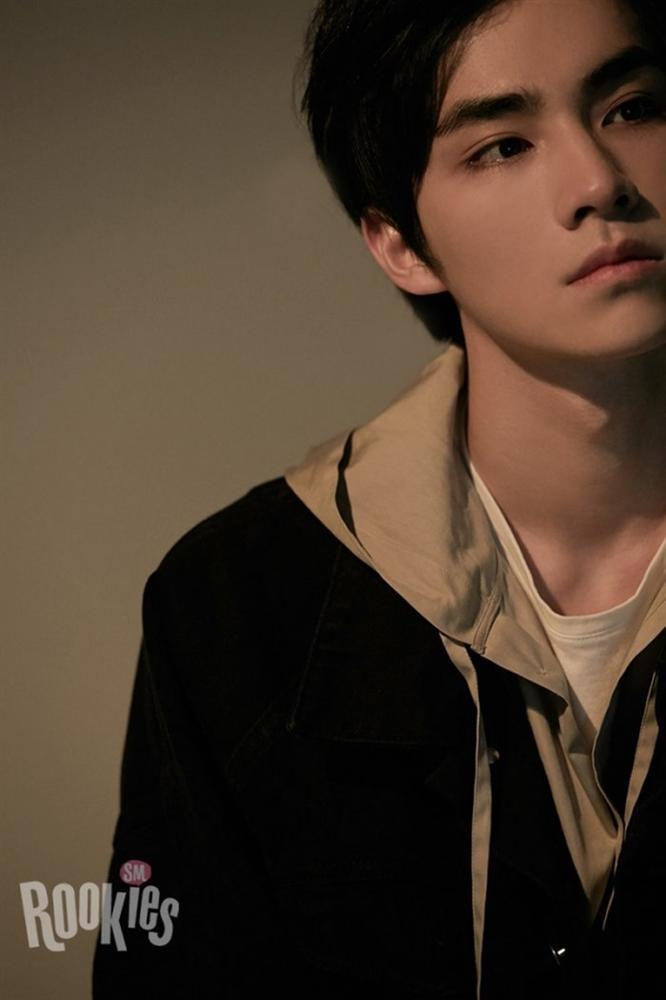 Tung ảnh thực tập sinh nam mới, SM nhận về cả rổ chê bai vì… ngoại hình lỗi thời-2