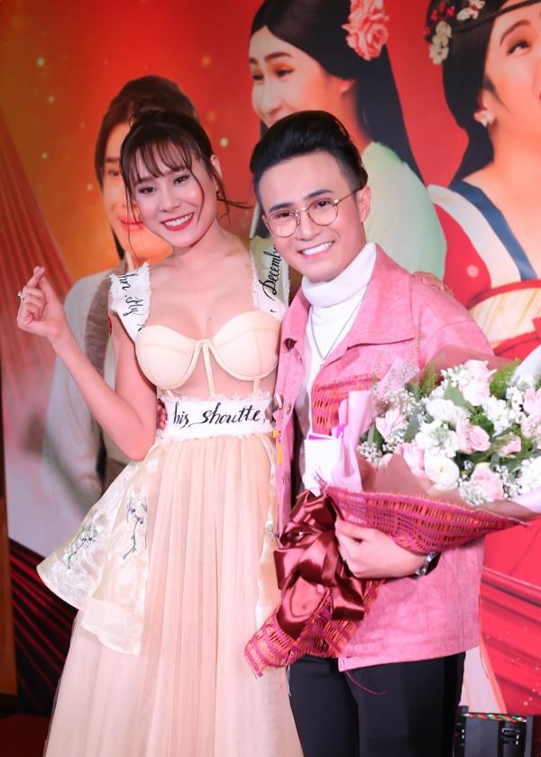 Hồ Ngọc Hà lộ bụng mỡ - HHen Niê xấu từ đầu đến chân lọt TOP MẶC THẢM HỌA tuần qua-8