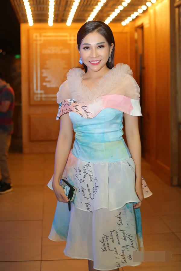 Hồ Ngọc Hà lộ bụng mỡ - HHen Niê xấu từ đầu đến chân lọt TOP MẶC THẢM HỌA tuần qua-4