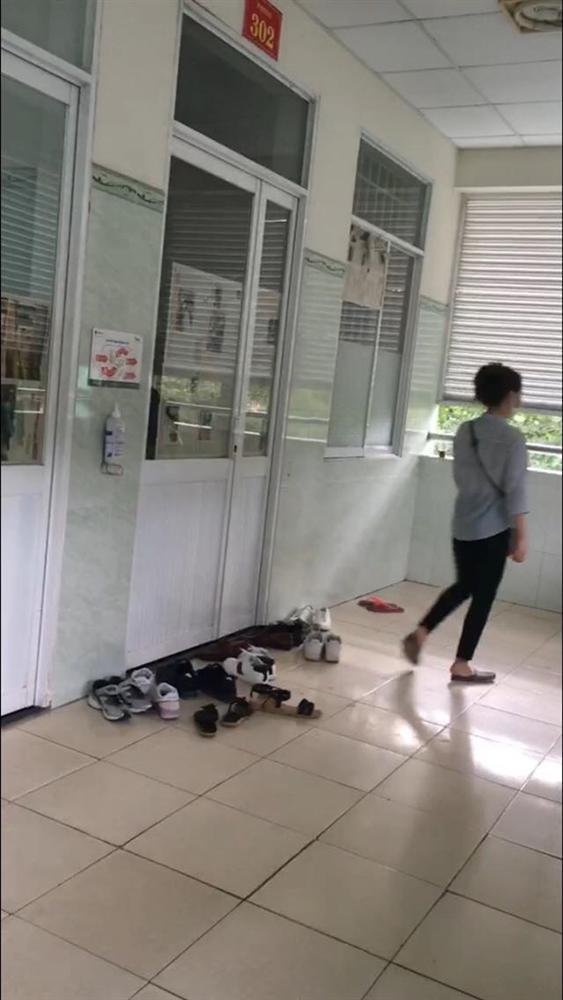 Chăm Mai Phương điều trị ung thư tại bệnh viện, gia đình kiểm soát nghiêm ngặt người ra vào thăm con gái-4