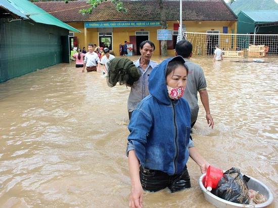 Nghệ An: Lũ chồng lũ, nhiều nơi vẫn ngập trong biển nước