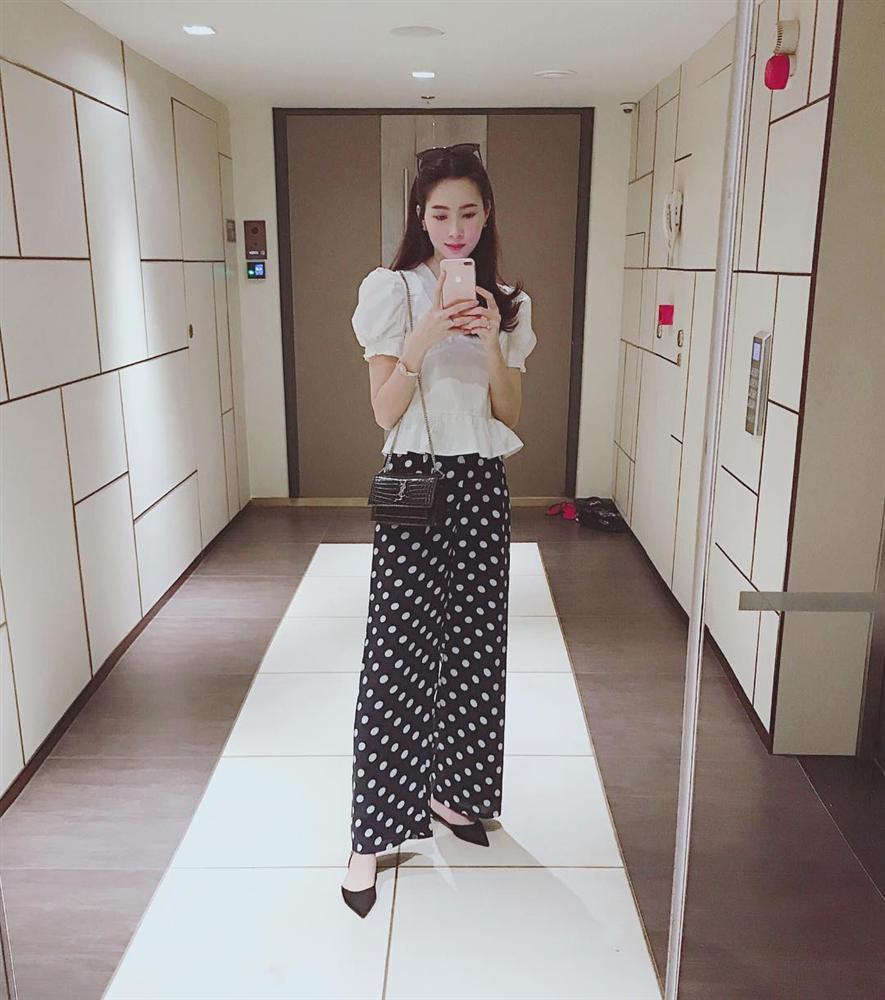 Từ lúc lấy chồng có con, hoa hậu Đặng Thu Thảo nghiện màu trắng nhưng kín cổng cao tường và giản dị hơn hẳn-2