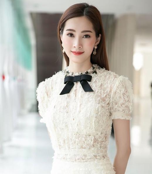 Từ lúc lấy chồng có con, hoa hậu Đặng Thu Thảo nghiện màu trắng nhưng kín cổng cao tường và giản dị hơn hẳn-9