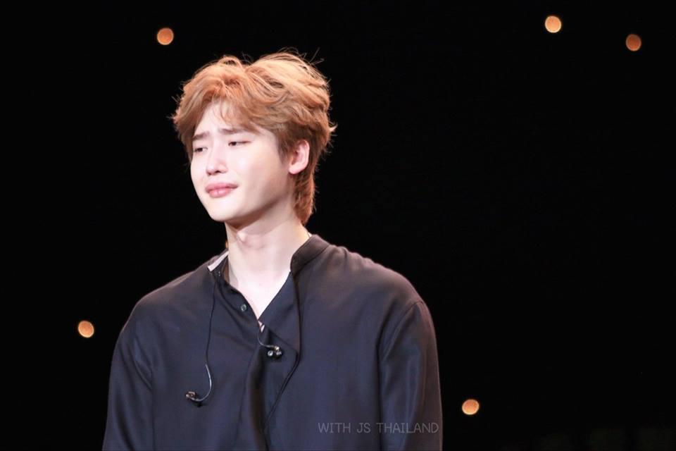 Mỹ nam Pinocchio Lee Jong Suk cứng là thế mà vẫn khóc nức nở trước ngày nhập ngũ-2
