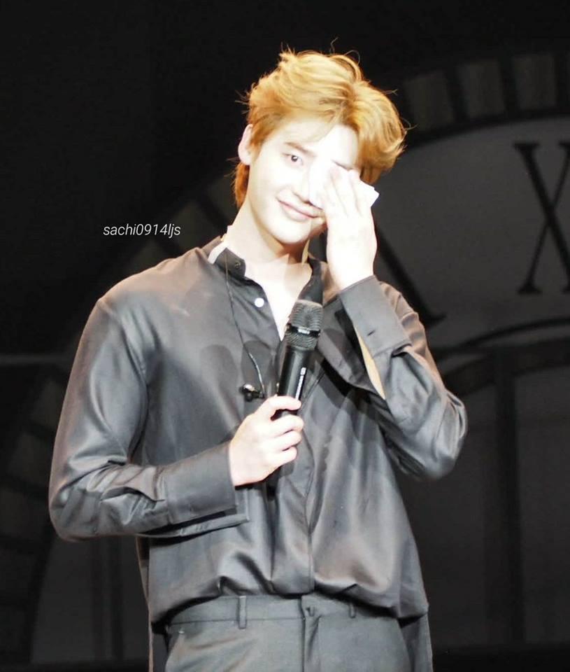 Mỹ nam Pinocchio Lee Jong Suk cứng là thế mà vẫn khóc nức nở trước ngày nhập ngũ-3