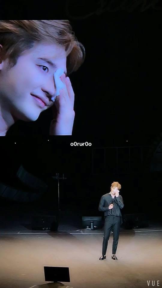 Mỹ nam Pinocchio Lee Jong Suk cứng là thế mà vẫn khóc nức nở trước ngày nhập ngũ-7