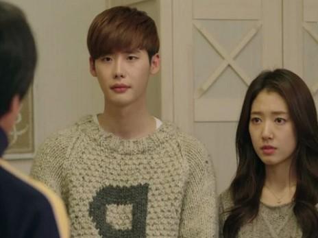 Lỡ cạo vài đường tóc nghịch ngợm, thanh niên sáng tạo dùng chì tô kín đầu trước ngày ra mắt gia đình bạn gái-1