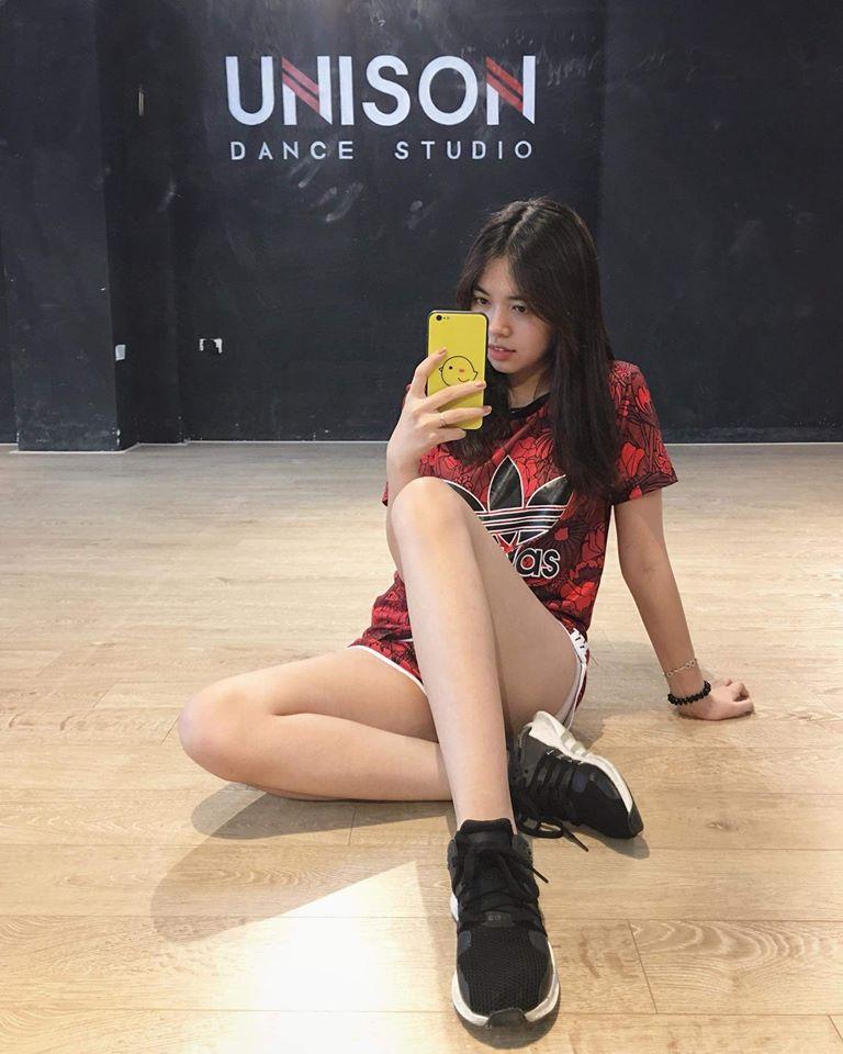 Dân mạng phát sốt trước ngoại hình cực nóng bỏng của nữ giảng viên Đại học Xây dựng-10