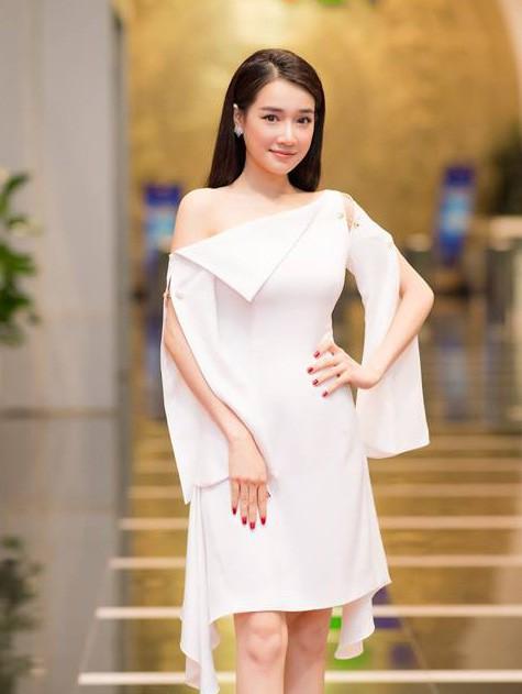 Không còn úp mở, Nhã Phương xác nhận kết hôn với Trường Giang, về chung nhà với danh hài vào tháng 9-1